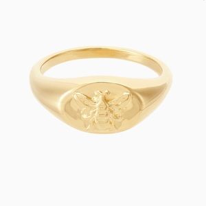 Mejuri Bee Signet Ring